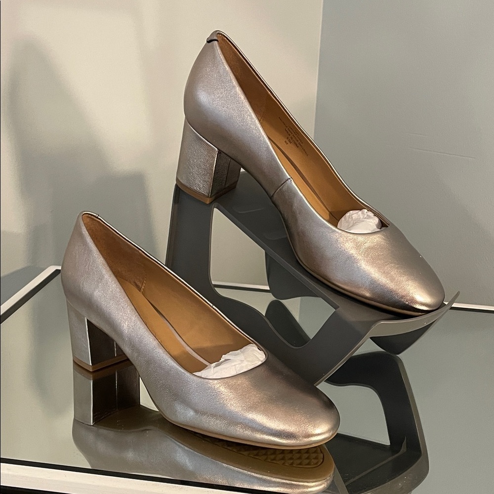 AEROSOLES Metallic Silver Pewter Block Heels new Leather Upper